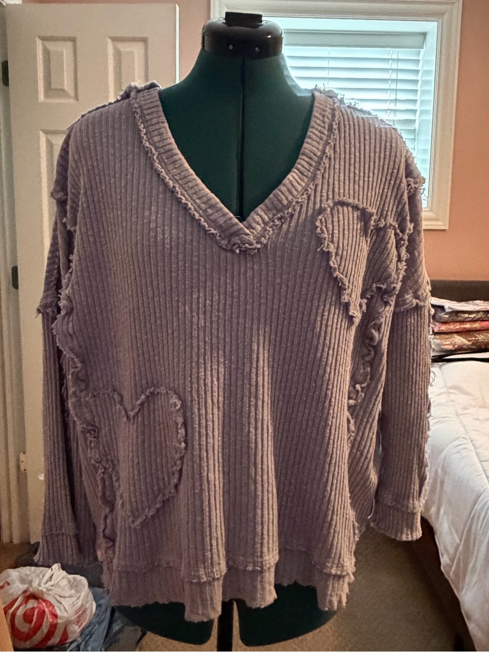 134 Easel Heartstrings of Style Pullover - Picture 6 of 13
